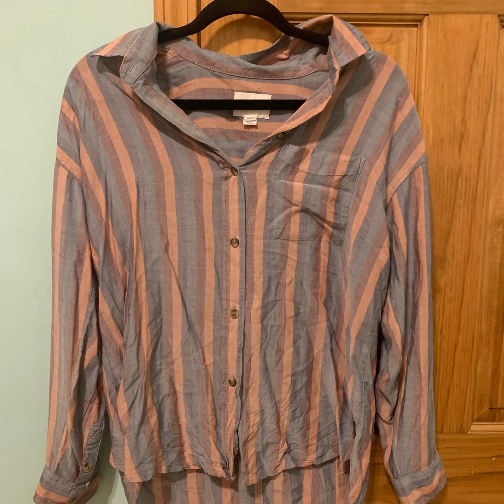 Very cute! Can be casual or dressy!